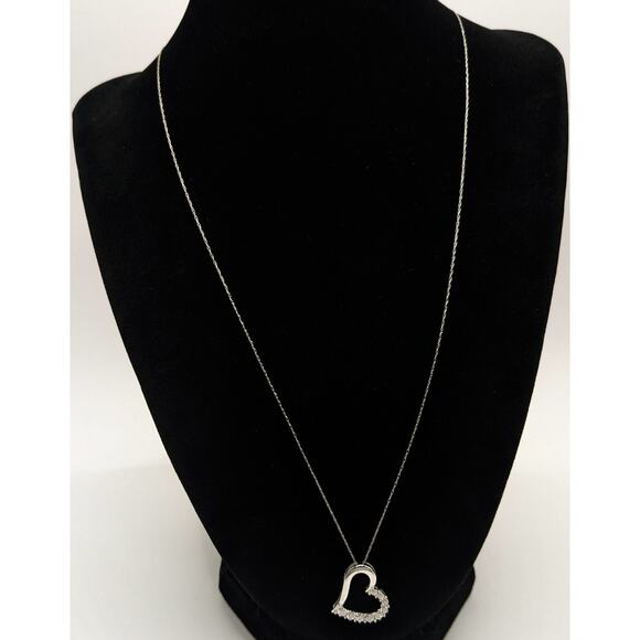 10k White Gold and Diamond Heart Dainty Pendant Chain Necklace JTW 22.25in 1.58g - Picture 2 of 6